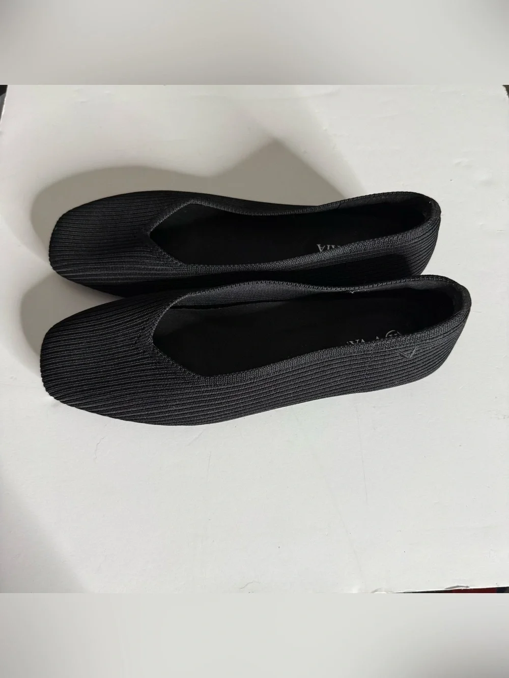 Vivaia Square-Toe V-Cut Flats